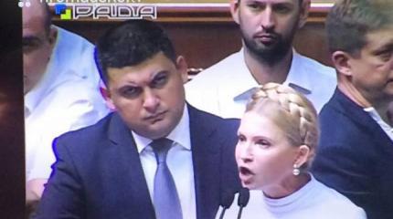 Коалиция «в бутылке»: партии Яценюка и Тимошенко рассорились окончательно Коалиция «в бутылке»: партии Яценюка и Тимошенко рассорились окончательно
