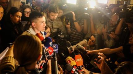 Зачем лепят из Савченко образ украинской Жанны д’Арк? Зачем лепят из Савченко образ украинской Жанны д’Арк?