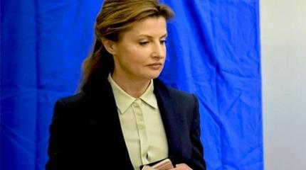 Жены убитых бойцов АТО прогнали супругу Порошенко во Львове Жены убитых бойцов АТО прогнали супругу Порошенко во Львове