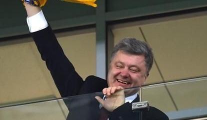 Порошенко в "неадеквате" собрался спеть гимн Украины в Донецке в ближайшем будущем Порошенко в "неадеквате" собрался спеть гимн Украины в Донецке в ближайшем будущем