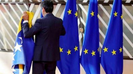 Заигрывая с Украиной, Евросоюз рискует своим существованием Заигрывая с Украиной, Евросоюз рискует своим существованием