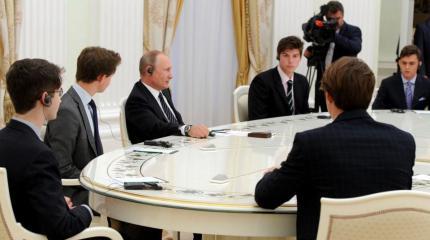 Британские студенты самостоятельно устроили встречу с Путиным Британские студенты самостоятельно устроили встречу с Путиным