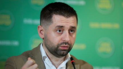 Лидер «Слуг народа» Арахамия пожалел об отказе Украины от ядерного оружия Лидер «Слуг народа» Арахамия пожалел об отказе Украины от ядерного оружия