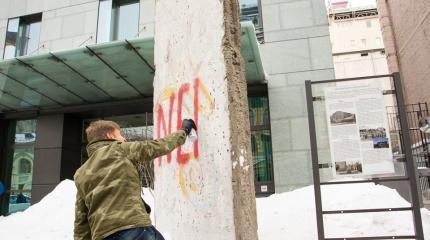 Чтобы не злить немцев, Порошенко осудил выходку своего клевретау посольства Чтобы не злить немцев, Порошенко осудил выходку своего клевретау посольства