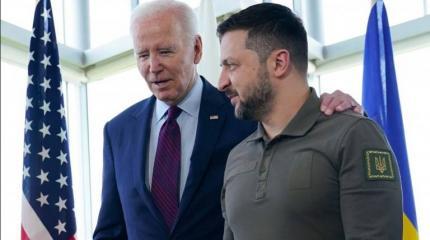 Байден обещает украинскому ослу более сочную морковку перед носом Байден обещает украинскому ослу более сочную морковку перед носом