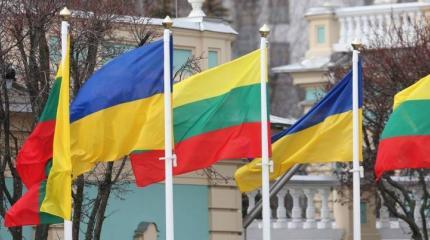 Литва не готова проститься с украинским флагом Литва не готова проститься с украинским флагом