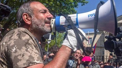 «Мусорная» революция Никола Пашиняна «Мусорная» революция Никола Пашиняна