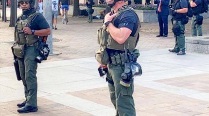 У нас завелись «зеленые человечки»: СМИ США о неопознанных военных в стране У нас завелись «зеленые человечки»: СМИ США о неопознанных военных в стране