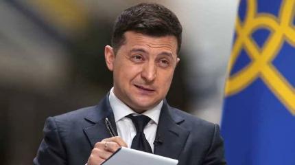 Противоречивые заявления Зеленского сохранять спокойствие вызвали панику Противоречивые заявления Зеленского сохранять спокойствие вызвали панику