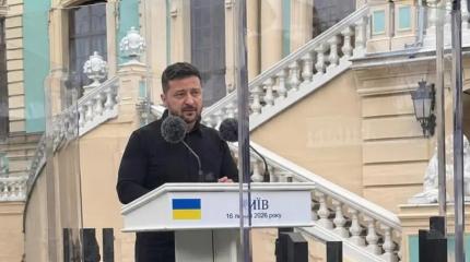 «Драма в Киеве»: почему Зеленский выступал за бронестеклом