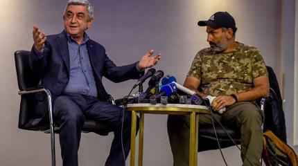 "Это шантаж": Саргсян резко встал и ушел из зала со встречи с оппозицией "Это шантаж": Саргсян резко встал и ушел из зала со встречи с оппозицией