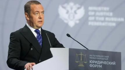 «Берега не попутайте»: Медведев предупредил «заигравшийся в войнушку» ЕС «Берега не попутайте»: Медведев предупредил «заигравшийся в войнушку» ЕС