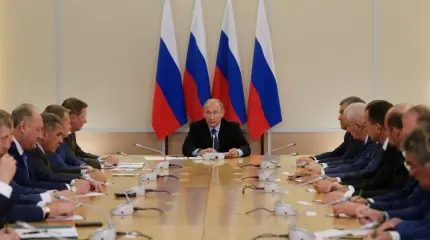 СМИ США: Путин не всемогущ, за ним стоят губернаторы