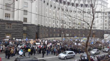 Киев: Митинг против развала науки под знаменами Бандеры Киев: Митинг против развала науки под знаменами Бандеры