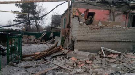 Жители Авдеевки кинулись с кулаками на укрожурналистов: «Хохлы, поубиваем!» Жители Авдеевки кинулись с кулаками на укрожурналистов: «Хохлы, поубиваем!»