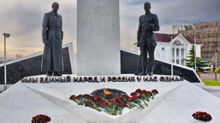 Красные против белых: век прошёл, а бьются до сих пор Красные против белых: век прошёл, а бьются до сих пор