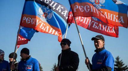 Мужчине с флагом ДНР выстрелили в лицо в центре Москвы Мужчине с флагом ДНР выстрелили в лицо в центре Москвы