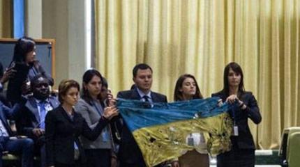 Стяг раздора: 26 лет назад на Украине впервые подняли сине-желтый флаг Стяг раздора: 26 лет назад на Украине впервые подняли сине-желтый флаг
