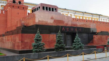 Не только у Ленина. У кого из политиков есть мавзолей Не только у Ленина. У кого из политиков есть мавзолей