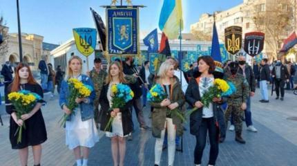 Украину сравнили с героем Чарли Чаплина Украину сравнили с героем Чарли Чаплина