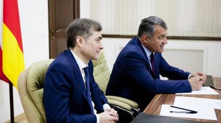 Сурков в Цхинвале напомнил Киеву и Вашингтону о последствиях агрессии Сурков в Цхинвале напомнил Киеву и Вашингтону о последствиях агрессии