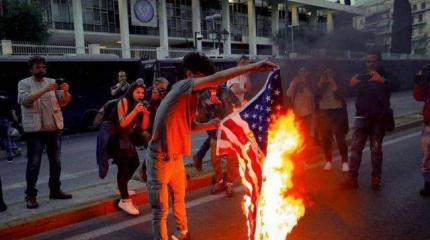 Пока Греция громко жгла флаги США, Турция тихо захватила остров Пока Греция громко жгла флаги США, Турция тихо захватила остров