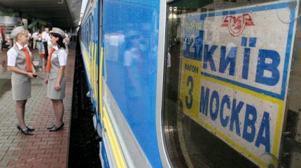 В Киеве хотят законодательно разорвать связи украинцев с россиянами