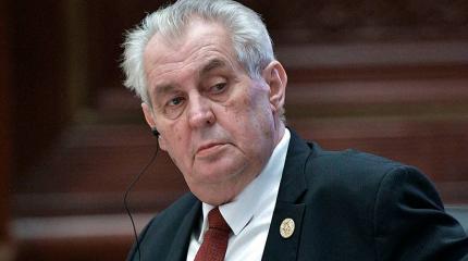 Развенчавший антироссийский скандал президент Чехии Земан обвинён в измене Развенчавший антироссийский скандал президент Чехии Земан обвинён в измене