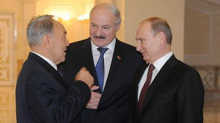 Лукашенко и Назарбаев помогают Порошенко повернуться в сторону России Лукашенко и Назарбаев помогают Порошенко повернуться в сторону России