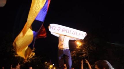 Украина и Запад подзуживают Армению на «цветную революцию» Украина и Запад подзуживают Армению на «цветную революцию»