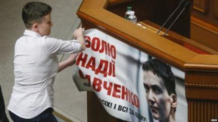 От героини до «невежественной дуры»: Майданщики заявили, что уничтожат Савченко От героини до «невежественной дуры»: Майданщики заявили, что уничтожат Савченко