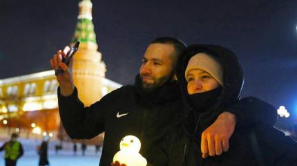 Акции Навального: вдруг откуда-то горит маленький фонарик