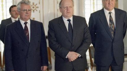 Зачем нам Ельцин-центр? Чтобы взорвать его к чертовой матери! Зачем нам Ельцин-центр? Чтобы взорвать его к чертовой матери!