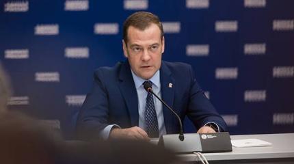 Под знаменем «Единой России»: Медведев выступил против самовыдвиженцев Под знаменем «Единой России»: Медведев выступил против самовыдвиженцев