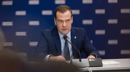 Под знаменем «Единой России»: Медведев выступил против самовыдвиженцев Под знаменем «Единой России»: Медведев выступил против самовыдвиженцев