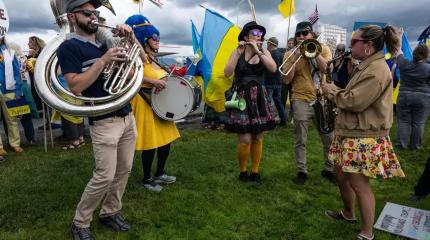 Протестуя против приезда Путина, на Аляске устроили проукраинский митинг