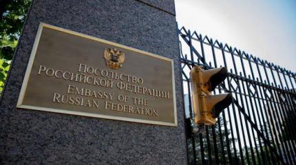 Россию добивают санкциями, потому что она позволяет Россию добивают санкциями, потому что она позволяет
