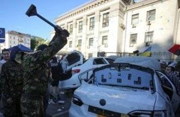 Нацбат «Азов» в Харькове разгромил приемную оппозиционера Бойко Нацбат «Азов» в Харькове разгромил приемную оппозиционера Бойко