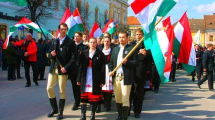 Украинские власти снова взялись за венгров Закарпатья