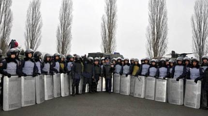 Бастуем все : харьковские полицейские приняли эстафету у киевских Бастуем все : харьковские полицейские приняли эстафету у киевских