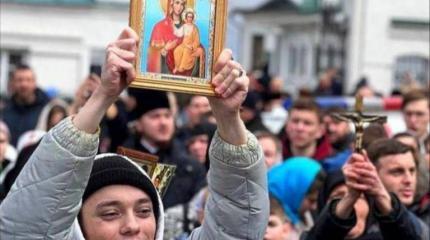 Украина: наступление на УПЦ, переименования и потухший взгляд Зеленского Украина: наступление на УПЦ, переименования и потухший взгляд Зеленского