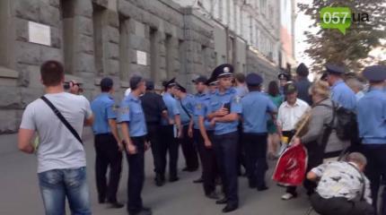 В Харькове нацисты разогнали антивоенный митинг, где утверждалось, что Россия не враг Украине В Харькове нацисты разогнали антивоенный митинг, где утверждалось, что Россия не враг Украине