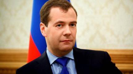 Медведев призвал российскую оппозицию стать интересной для россиян Медведев призвал российскую оппозицию стать интересной для россиян