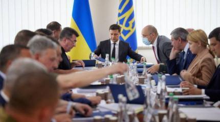Зеленский снова на Донбассе, а СНБО – на выезде Зеленский снова на Донбассе, а СНБО – на выезде