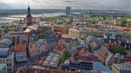 Воюющую с русским языком Латвию неожиданно осудили на Западе