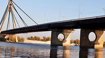 Московский мост — враг киевского моста Московский мост — враг киевского моста