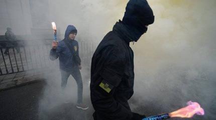 Намайданили: украинская власть, олигархи и нацисты четыре года спустя Намайданили: украинская власть, олигархи и нацисты четыре года спустя