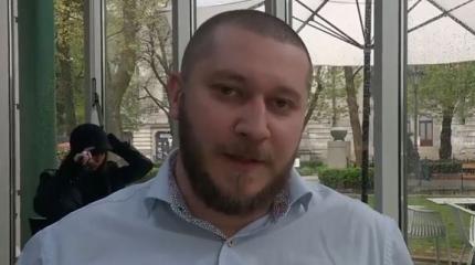 Чеченец поставил на место европейца, который осквернил советский памятник Чеченец поставил на место европейца, который осквернил советский памятник