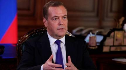 Медведев: Европа собирается строить демократию для безумных Медведев: Европа собирается строить демократию для безумных
