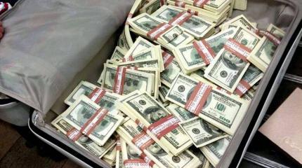 Миллиарды вывозят в чемоданах, переговоры с Россией пытаются сорвать Миллиарды вывозят в чемоданах, переговоры с Россией пытаются сорвать